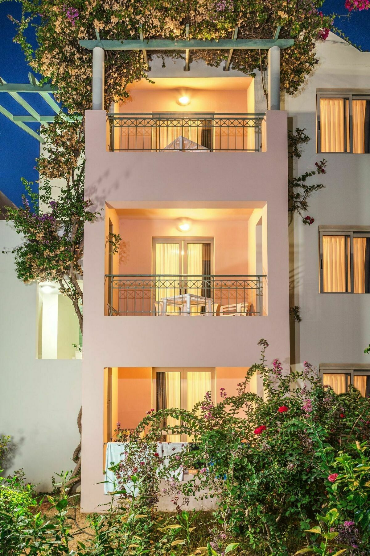 Lotus Hotel Apartments Kato Daratso Exteriér fotografie